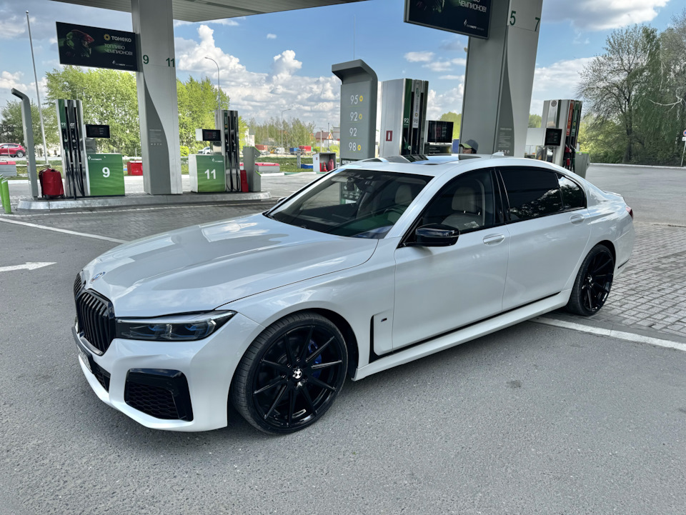Photo from the logbook BMW 7 series (G11/G12)