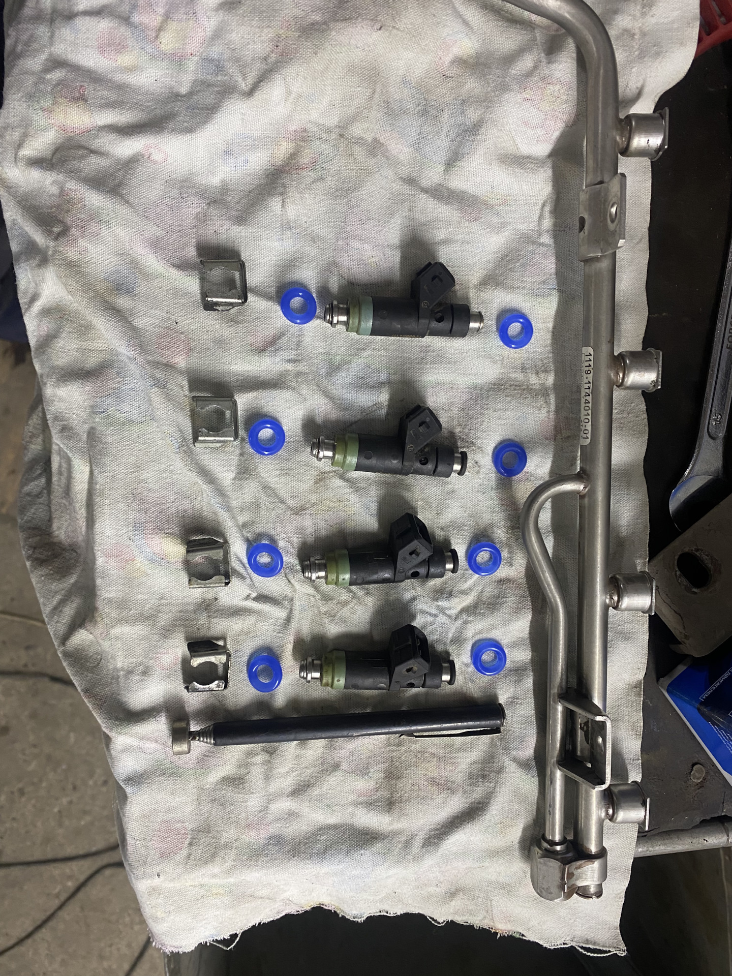 •48• замена регулятора давления — Lada Приора седан, 1,6 л, 2007 года ...