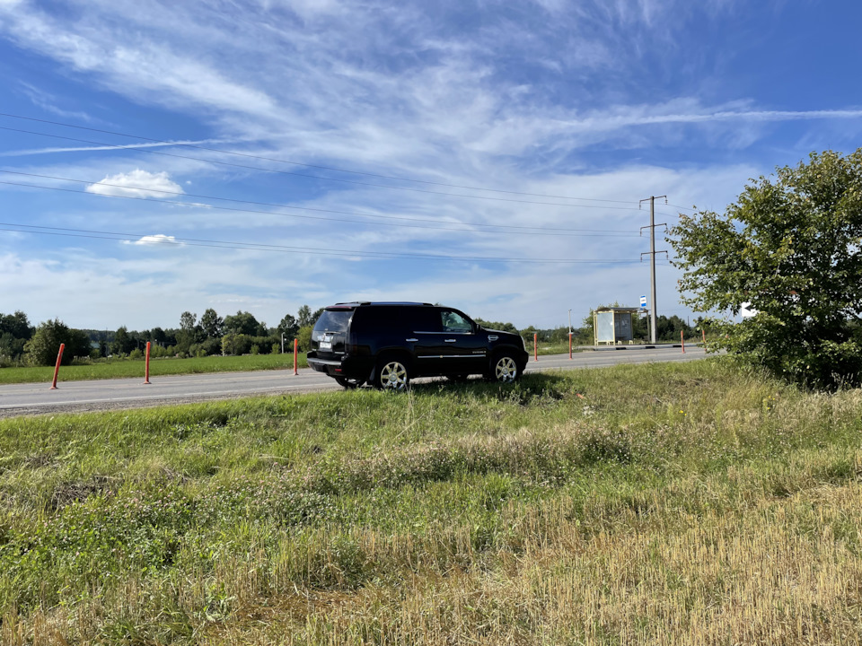 Остановились на обочине — Cadillac Escalade (3G)