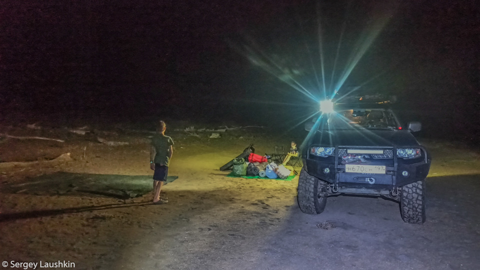 Ставим лагерь на берегу Каспийского моря. — Mitsubishi Pajero Sport (2G)