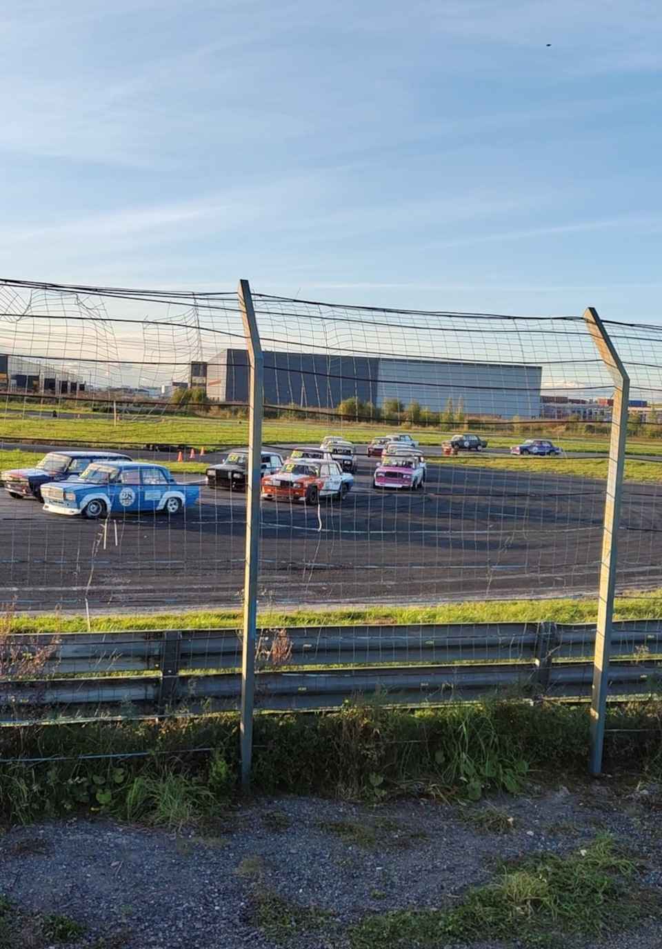 За рулём, кстати, в основном дети — Mitsubishi FTO