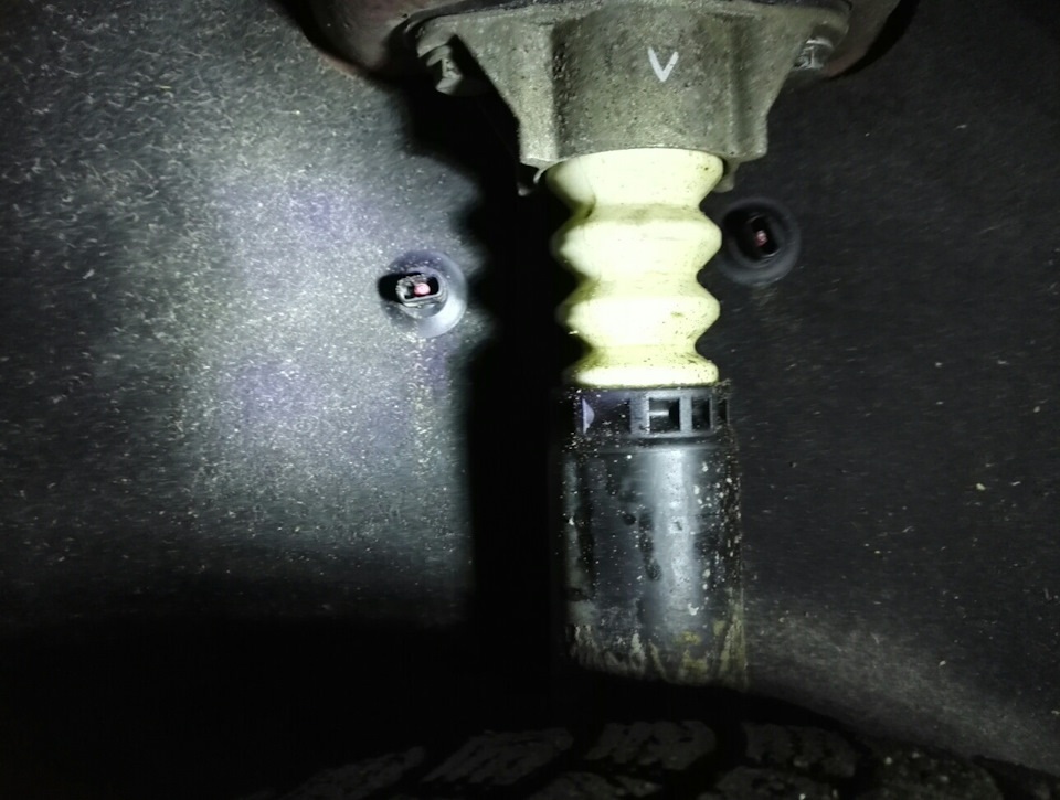 Скрип справа сзади 🙄 — Lada Vesta, 1,8 л, 2017 года | другое | DRIVE2