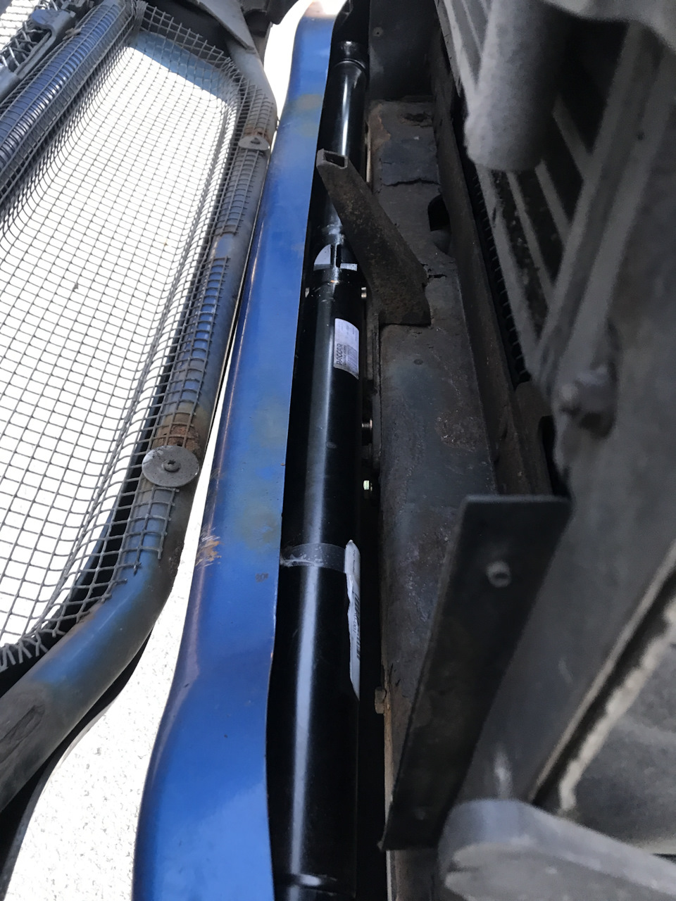 Сейчас капот как положено открывается одной рукой — Kenworth T2000