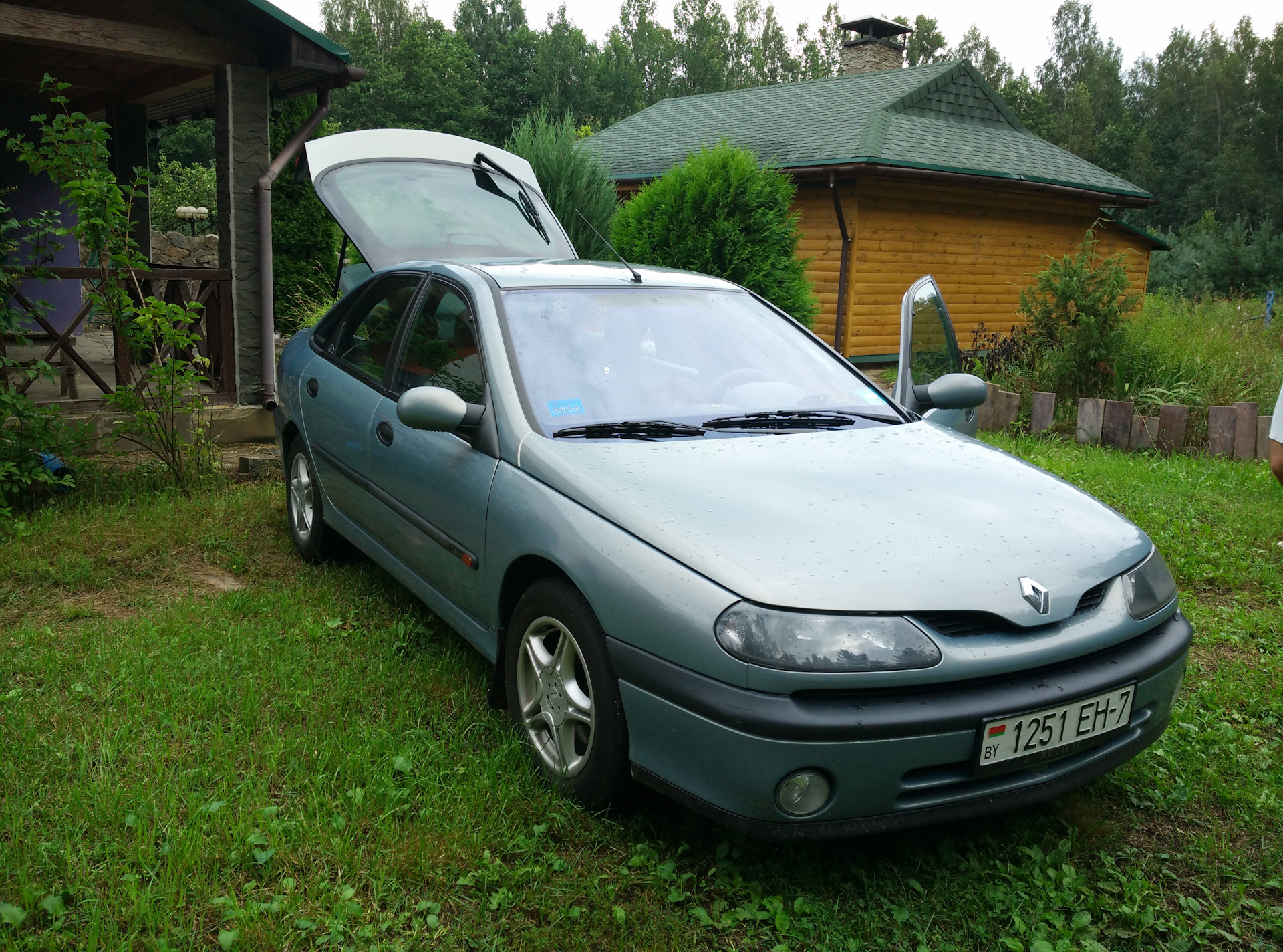 Рено лагуна 1 бензин. Рено Лагуна 1. Рено Лагуна 1995 зеленый. Рено Лагуна 96 года. Renault Laguna 1990.