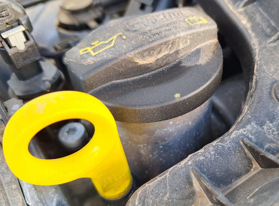 Потеет крышка масло-заливной горловины Jetta 6 — Volkswagen Jetta VI, 1 ...