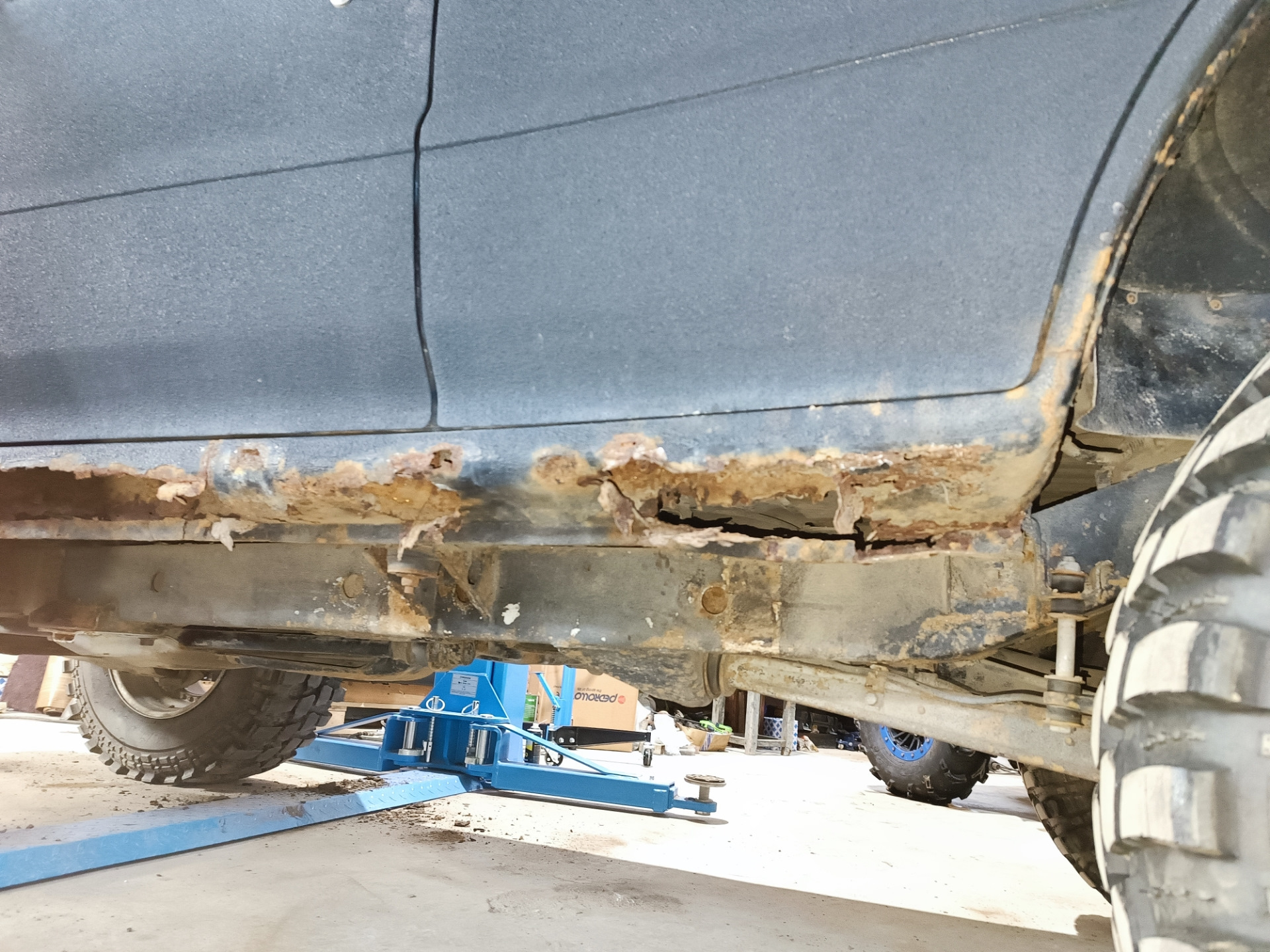 Замена порогов на профильную трубу — Mitsubishi Pajero (2G), 3 л, 1998 ...