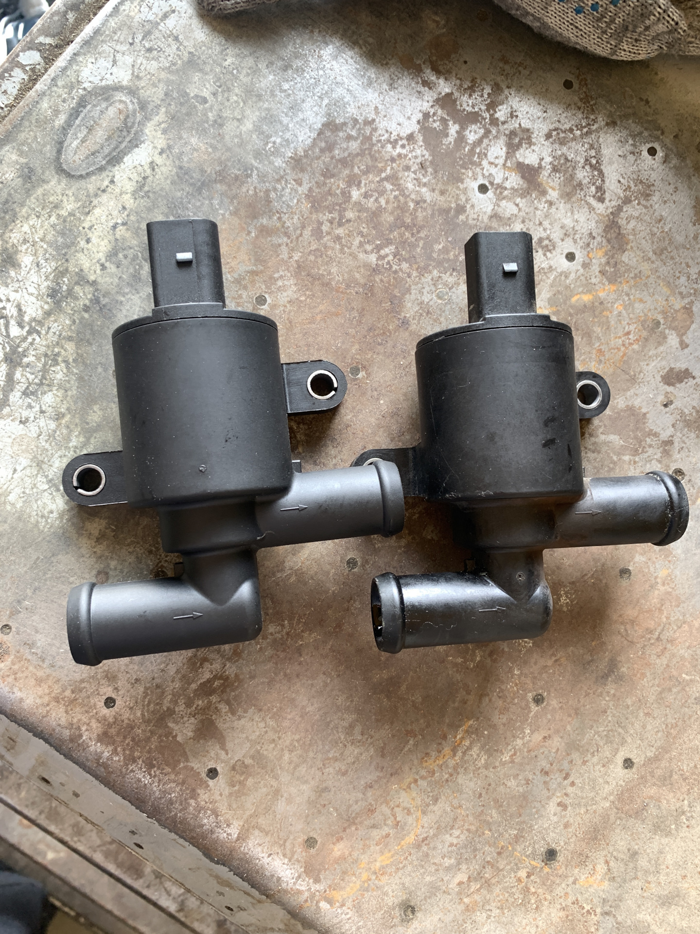 Электромагнитный клапан skoda superb 2006. 00258 электромагнитный клапан фольксваген. Запорный клапан шкода. Клапан n82 octavia а7. Запорный клапан шкода.