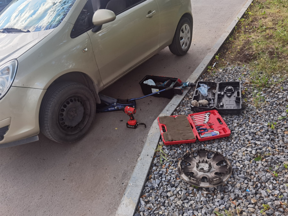 Замена стоек стабилизатора. — Opel Corsa D, 1,4 л, 2008 года ...