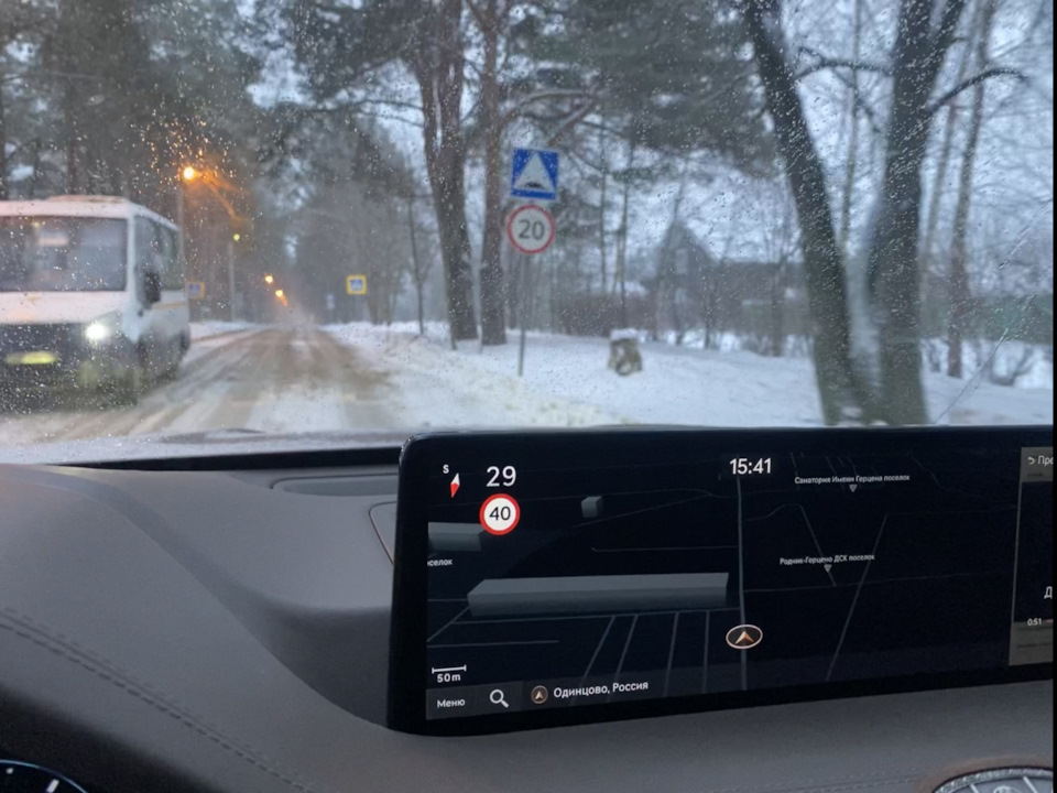 Прям перед знаком 40 — Genesis GV80