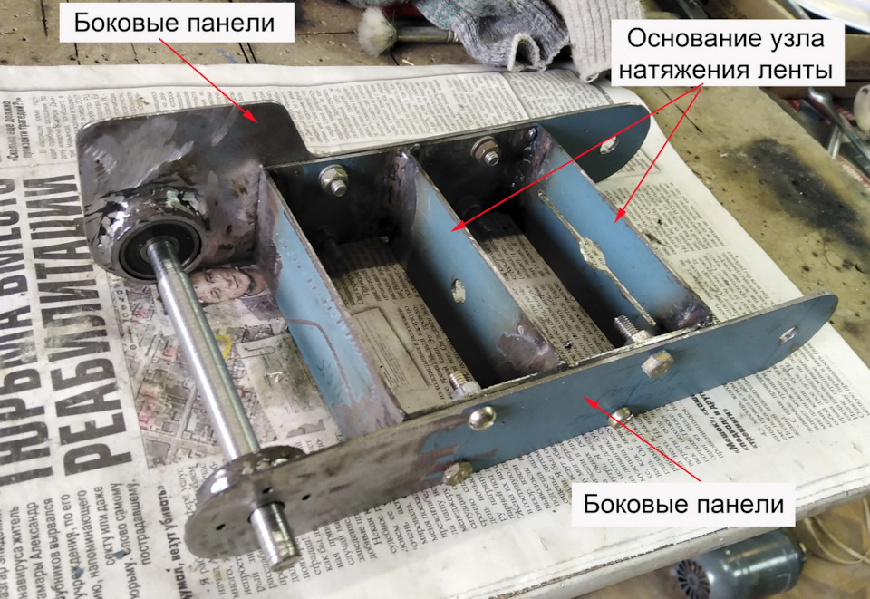 Ленточный шлифовальный станок из дрели и фанеры