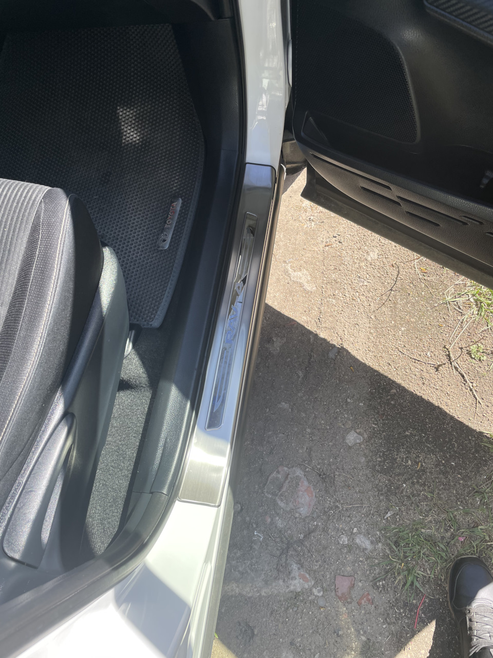 Пороги проемов! — Toyota RAV4 (IV), 2 л, 2014 года | аксессуары | DRIVE2