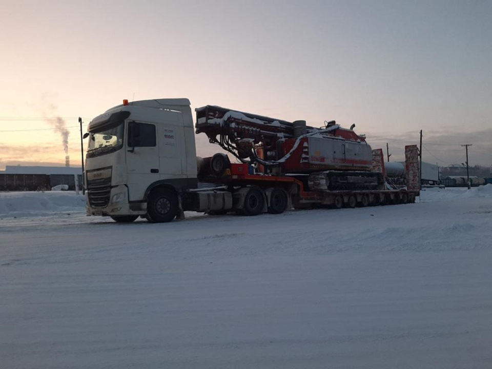 Масса груза установленного на трал — 84 тн. — MAN TGX 18 500