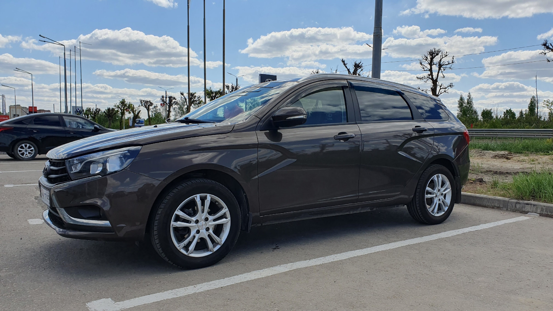 81. Беспроводная зарядка в Лада Веста SW. 1 июня 2024. — Lada Vesta SW ...