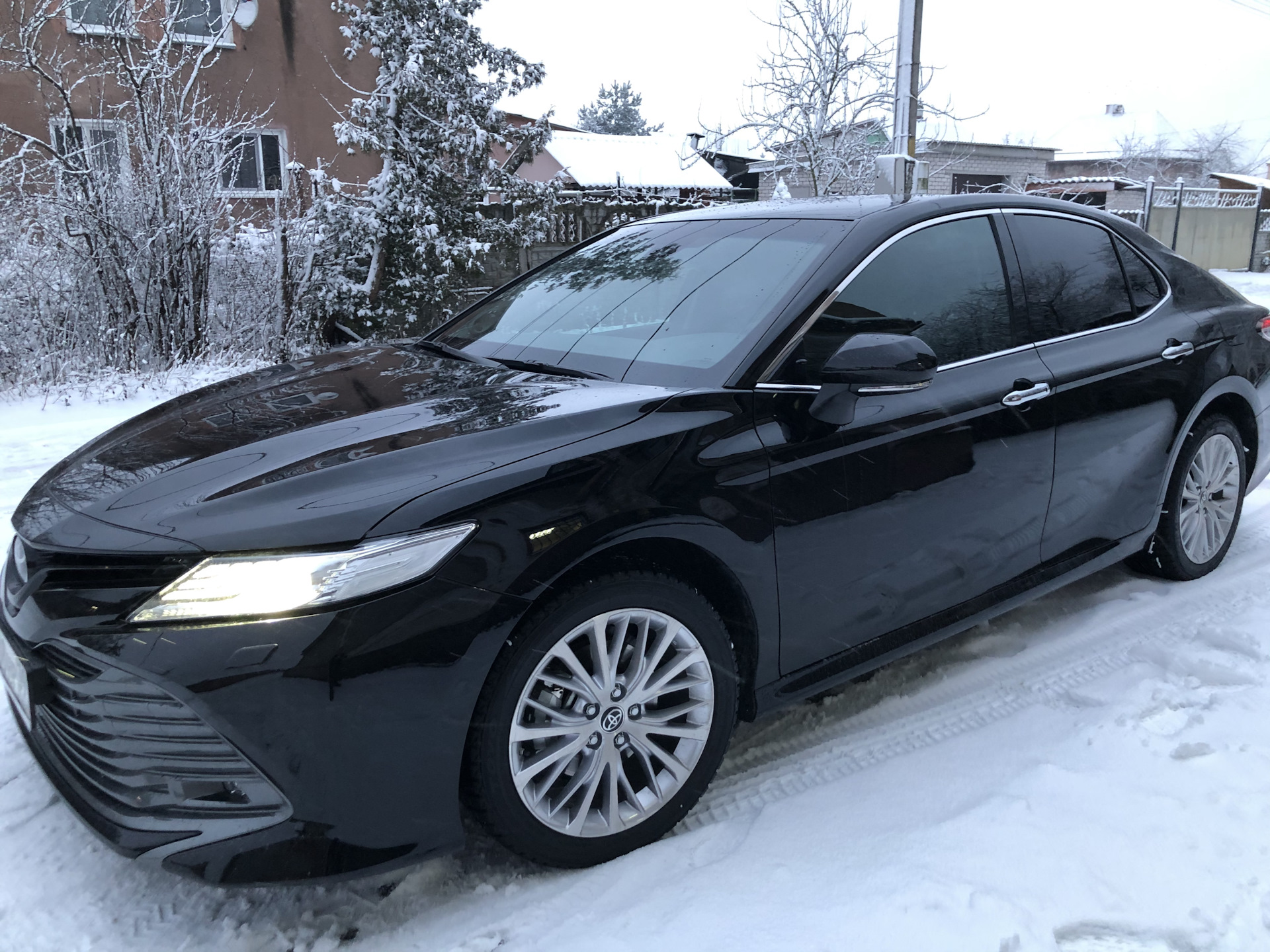 Тойота камри тонированная. Toyota Camry 70 тонированная.