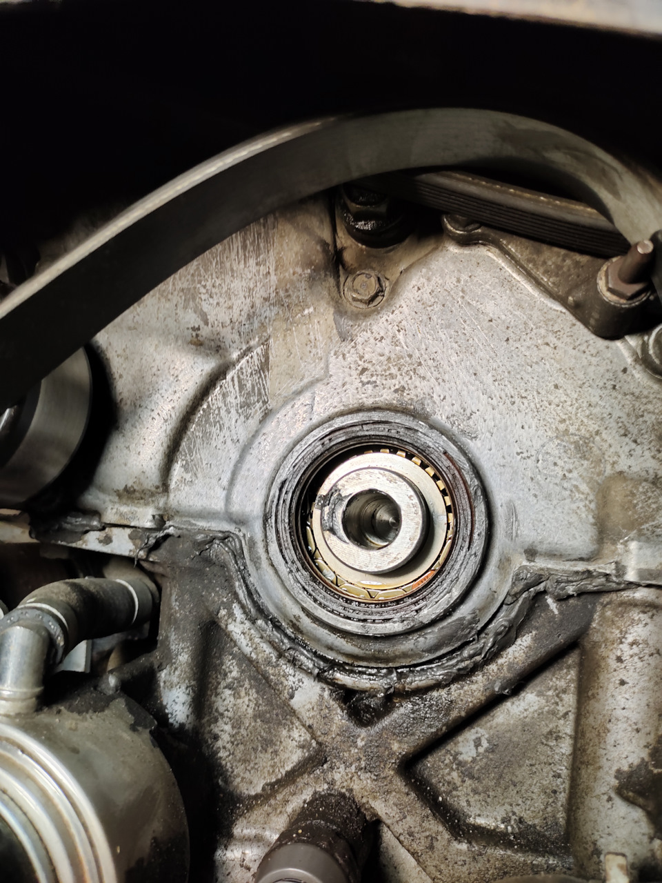 Замена сальника коленвала ниссан. 5. Сальник коленвала ниссан альмера. Замена сальника коленвала ниссан. Сальник коленвала ниссан теана j31 2.