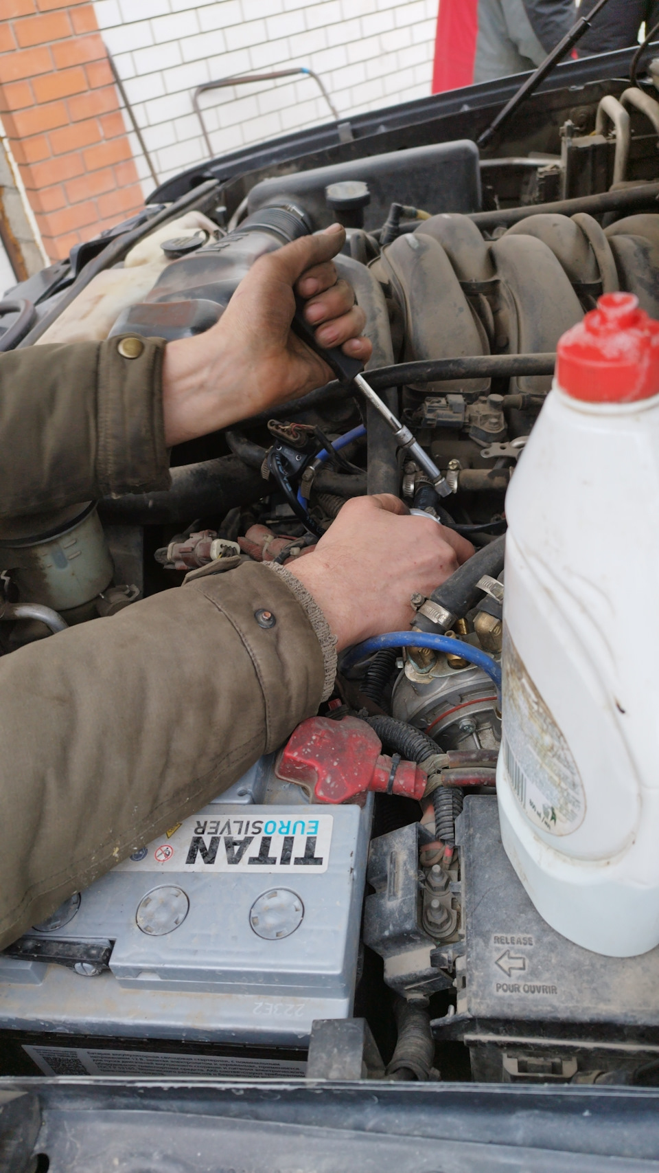 Замена шлангов ГБО и датчика давления — Ford Explorer (4G), 4,6 л, 2007 ...