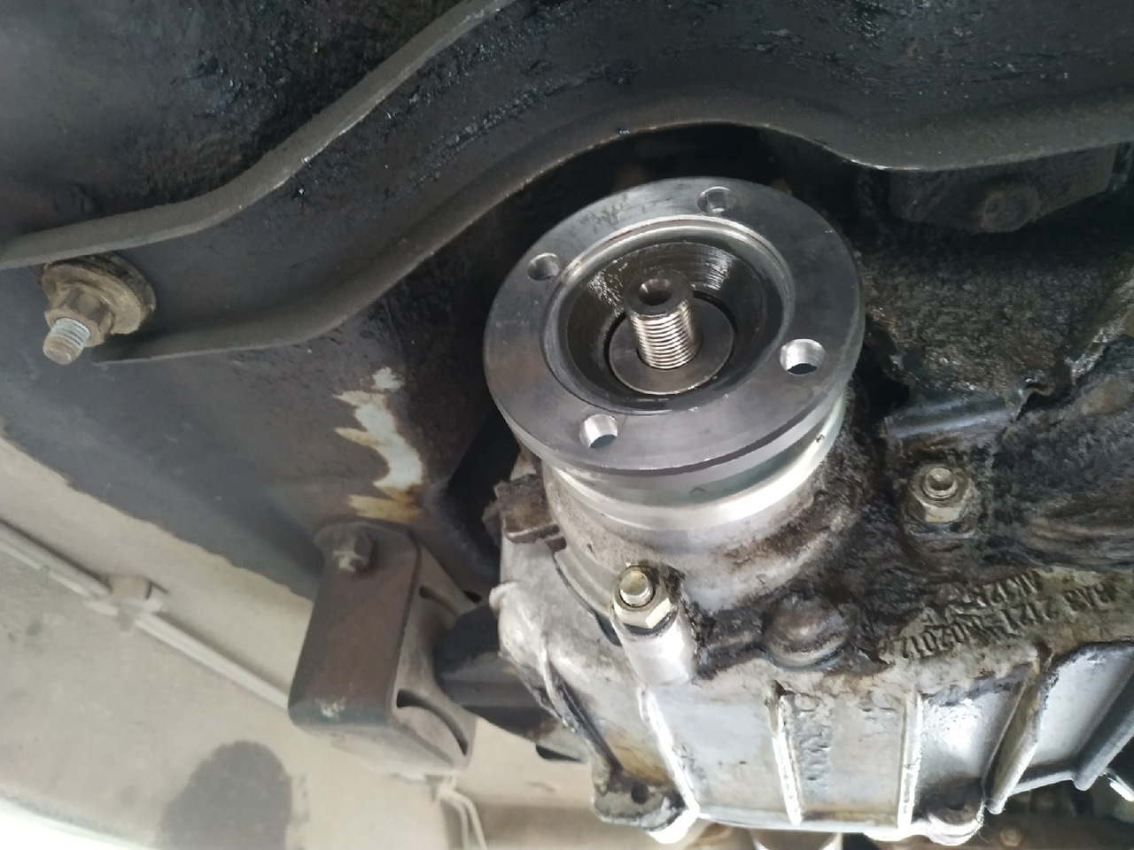 Как убрать люфты в раздатке на ниве. Сальники раздатки нива шевроле комплект. Как убрать люфты в раздатке на ниве. Крепление рычага раздатки шевроле нива. Люфт хвостовика раздатки на задний кардан нива 2121.