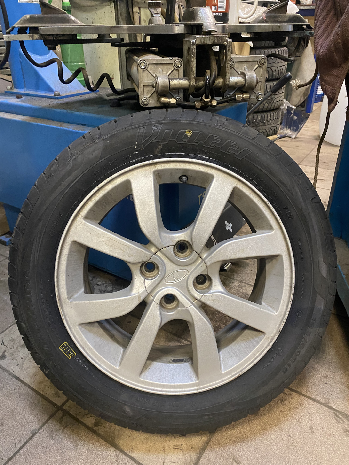 Новая резина Viatti Strada Asimmetriсo 185/60 R15 лето — Lada Гранта ...