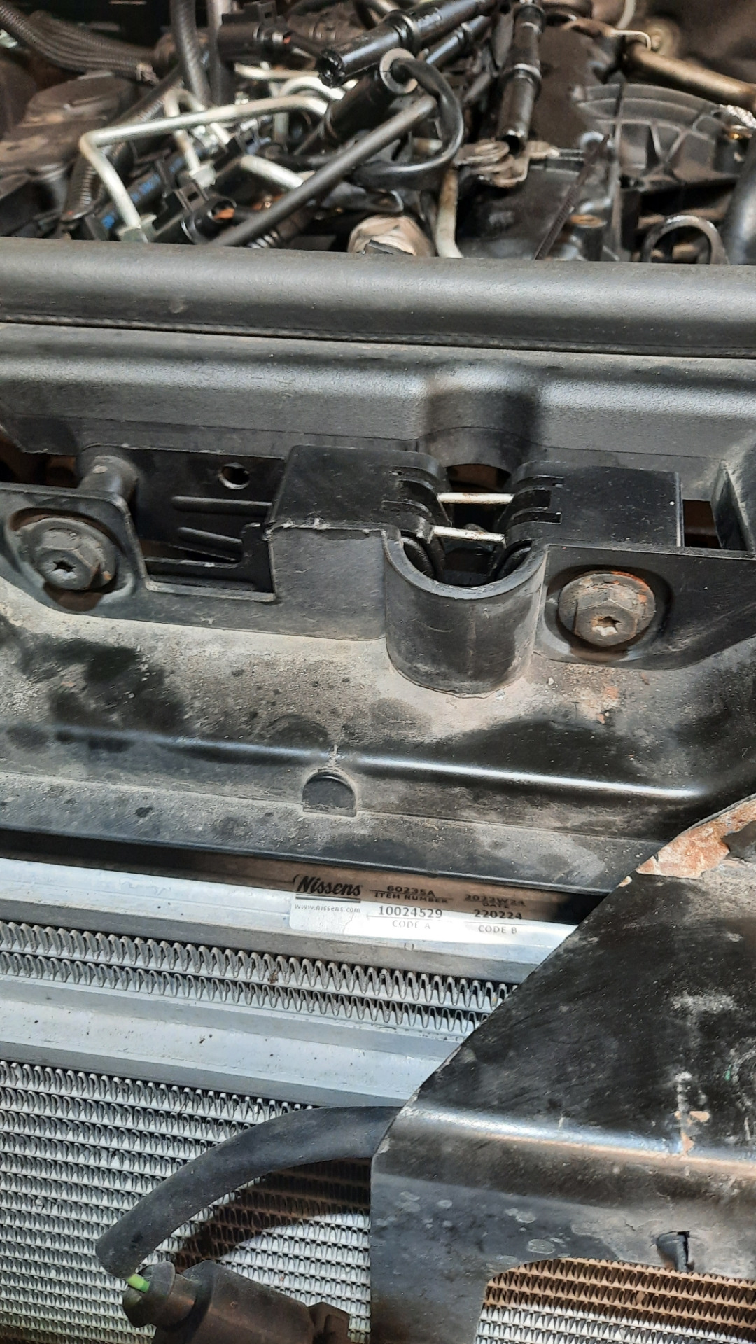 Вскрытие капота А6С6. Если слетел трос капота — Audi A6 Avant (C6), 2 л ...