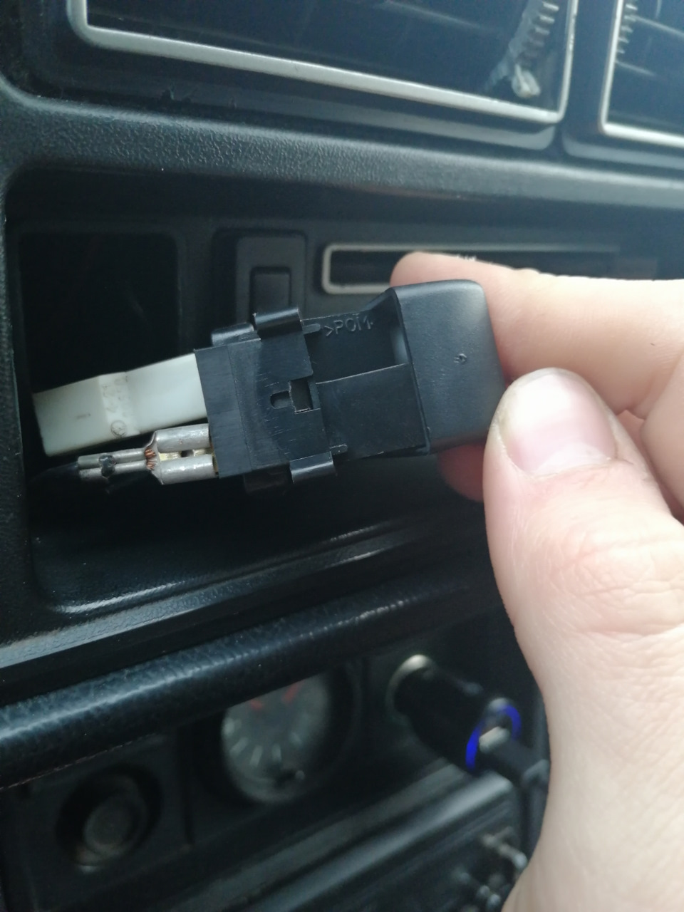 #4 Кнопка печки от нивы на 2107 — Lada 21074, 1,6 л, 2006 года ...