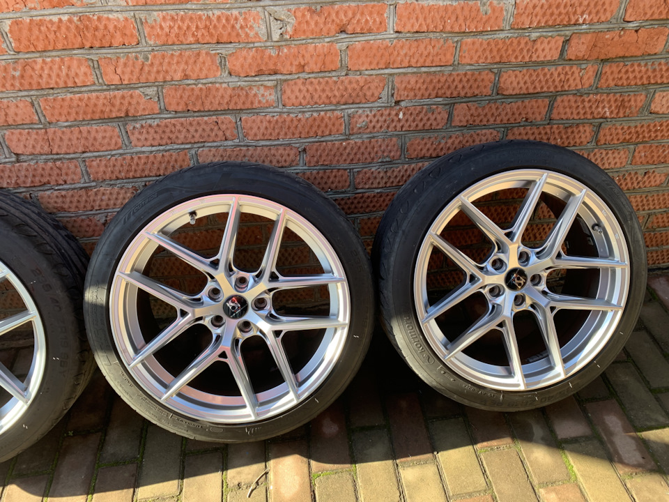 Шины летние Kormoran 235/40 R19, литые диски Коко 8,5Jx19 ET35 5x112 на ...