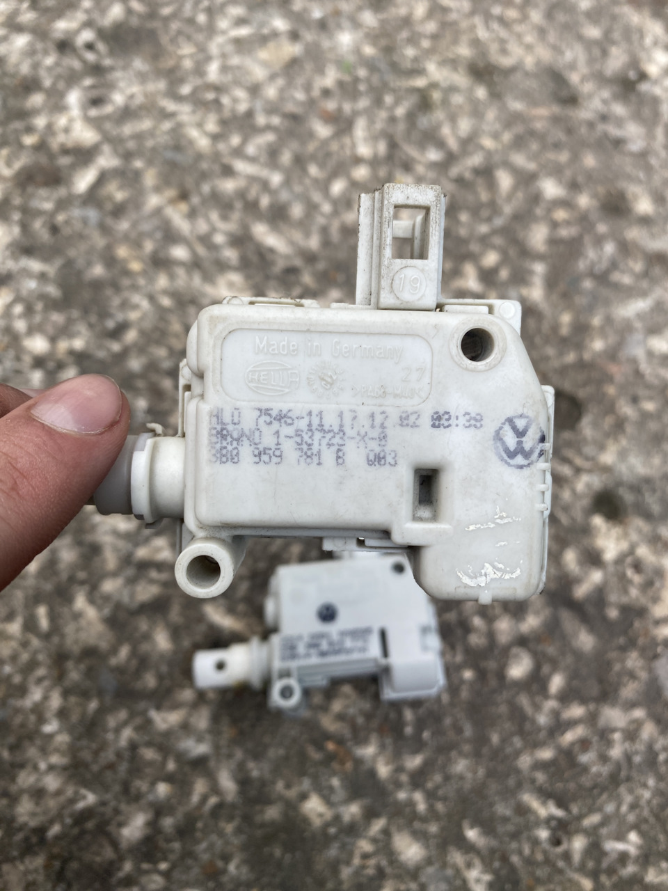 3B0959781B Актуатор замка крышки багажника VAG | Запчасти на DRIVE2