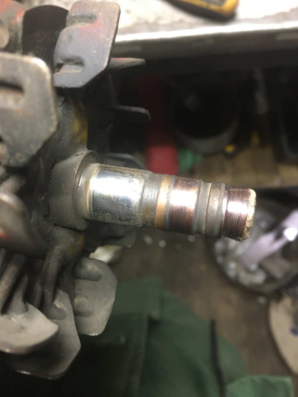 Замена контактных колец ротора генератора Denso 100A — Volvo 940, 2,3 л ...