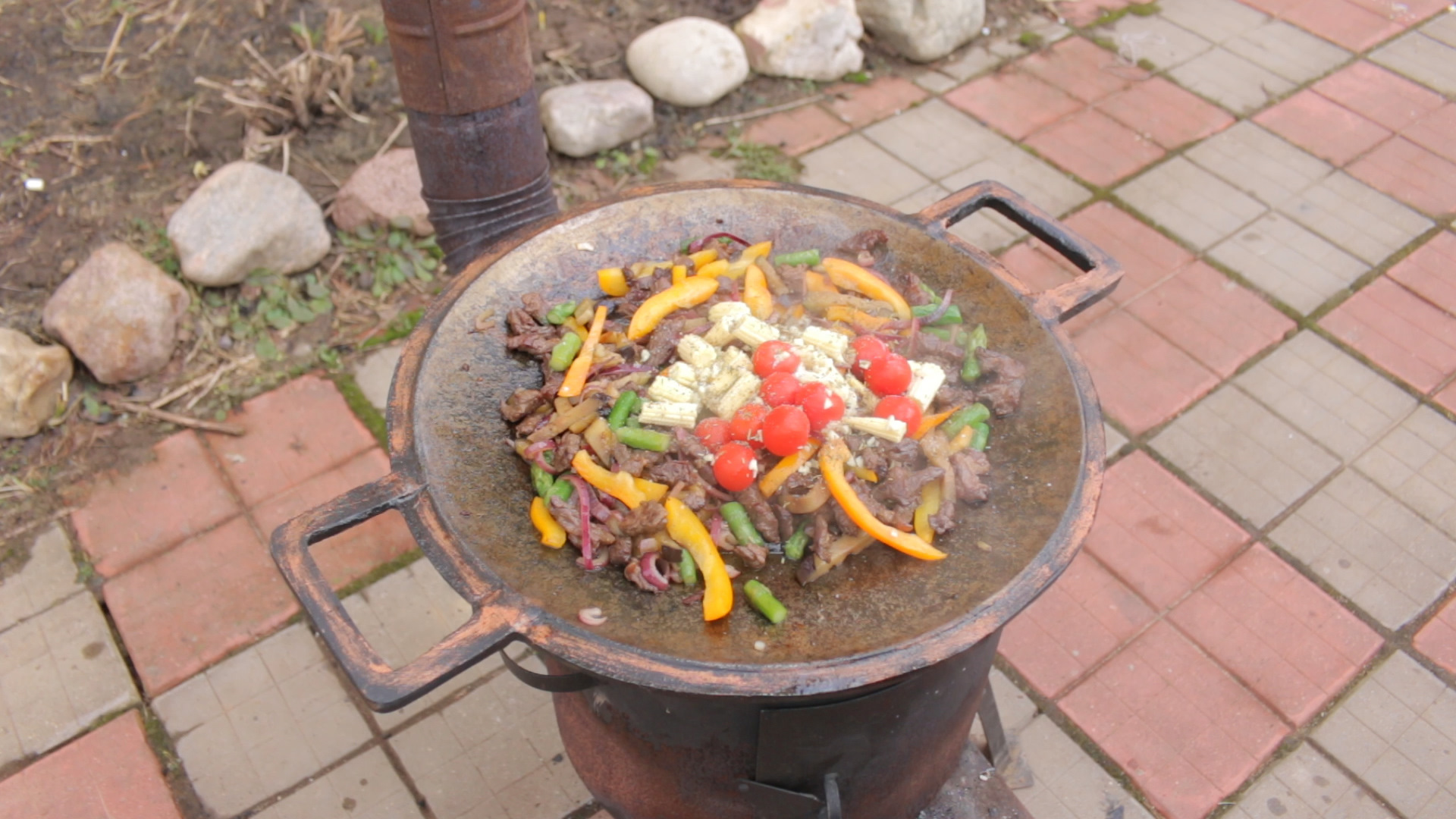 Мясо в садже на даче