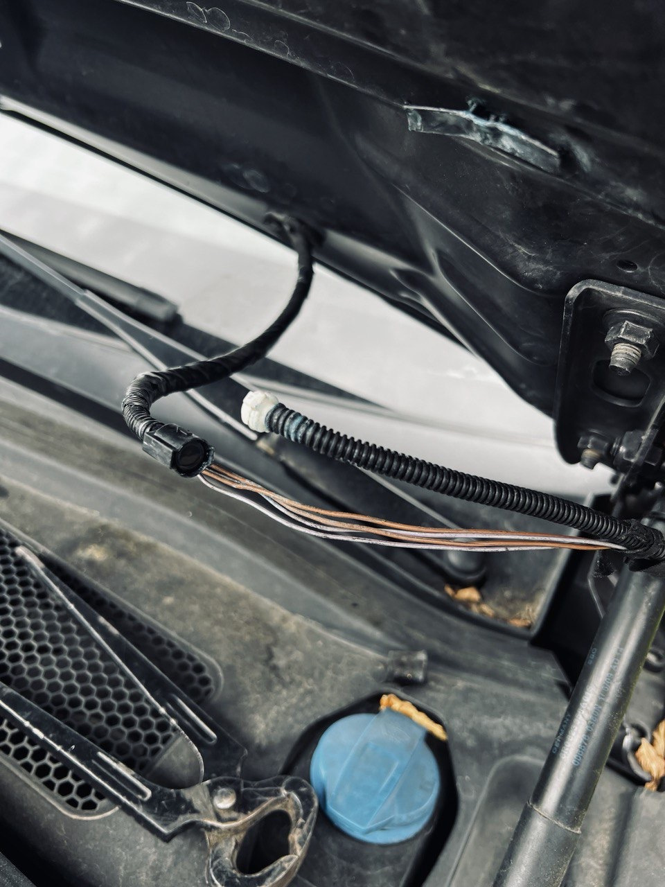 Замена неисправного обратного клапана омывателя лобового стекла Toyota ...