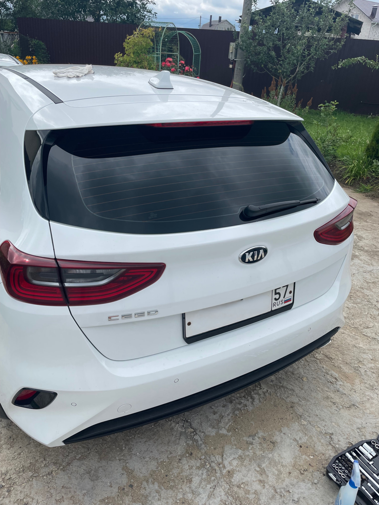 #1 Установка поводка заднего дворника — KIA Ceed (3G), 1,4 л, 2021 года ...
