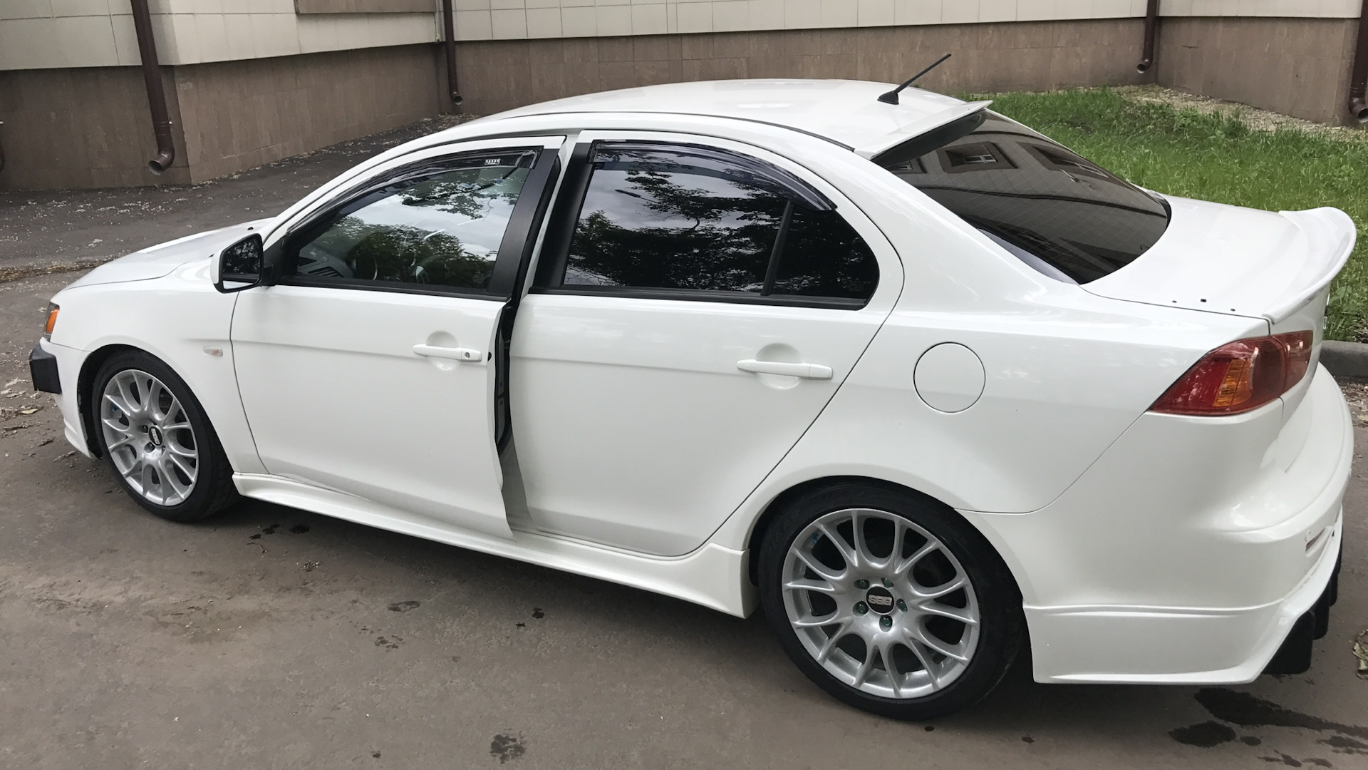 Mitsubishi Lancer X 2.0 бензиновый 2008 | 4WD Белый дружок на DRIVE2