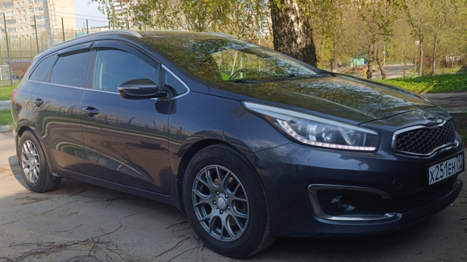 Как снять плафон спереди? — KIA Ceed (2G), 1,6 л, 2017 года ...