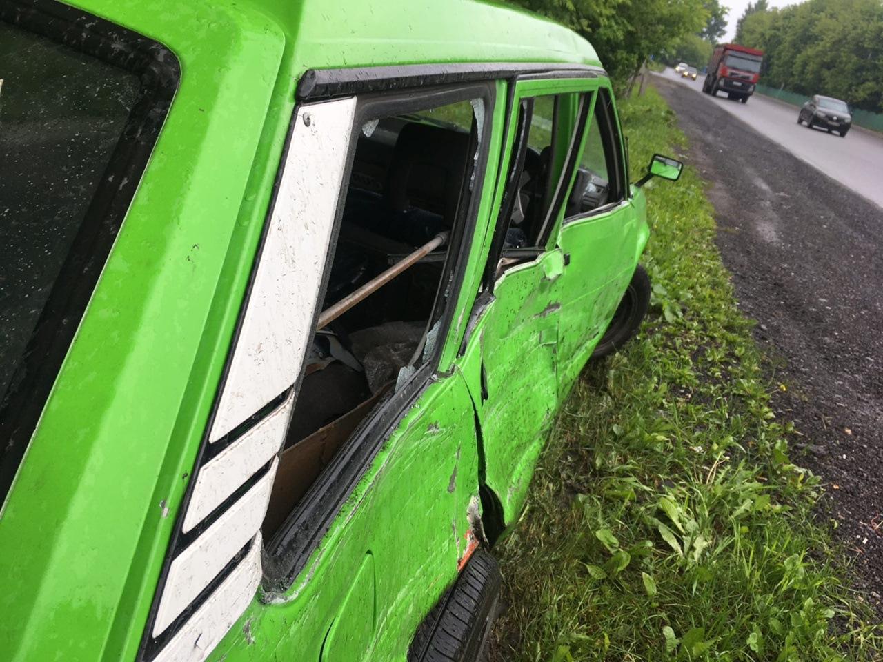 восстановление автомобилей после дтп. ремонт авто до и после. восстановление авто до и после. битая bmw f10. машина до и после кузовного ремонта.