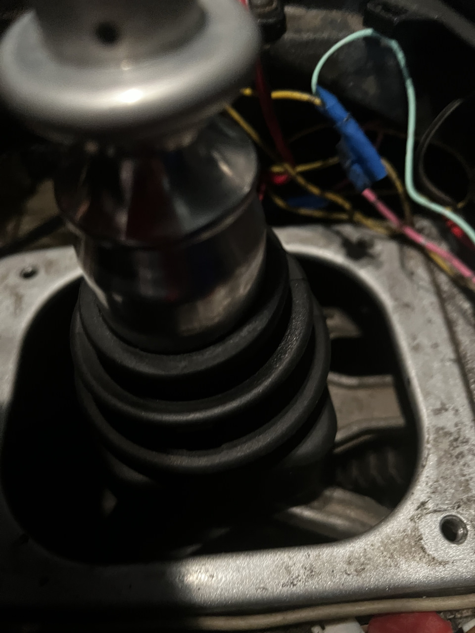 Замена Пыльника Кулисы МКПП — Toyota Supra (80)