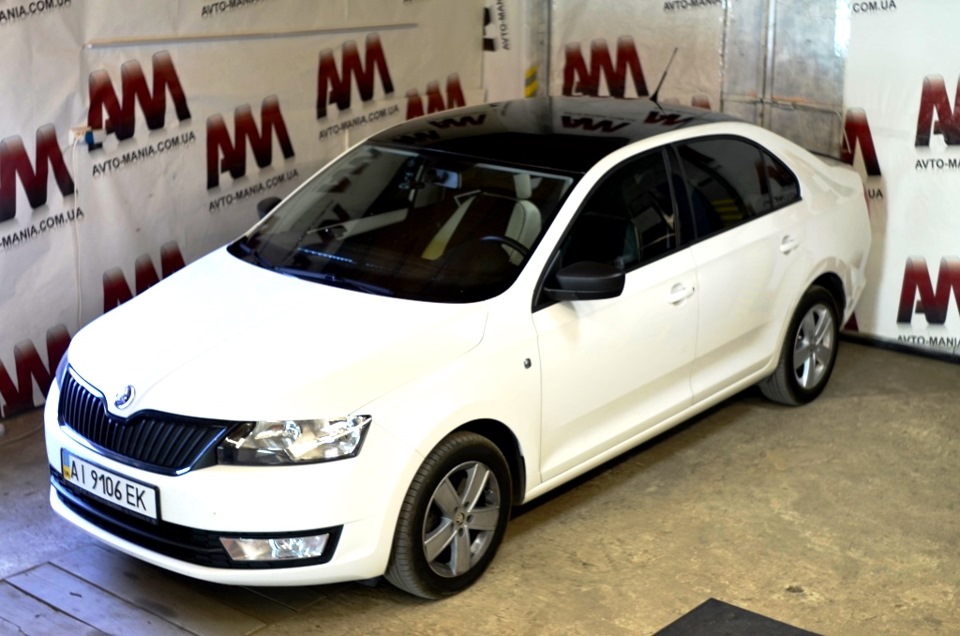 Skoda Rapid белая