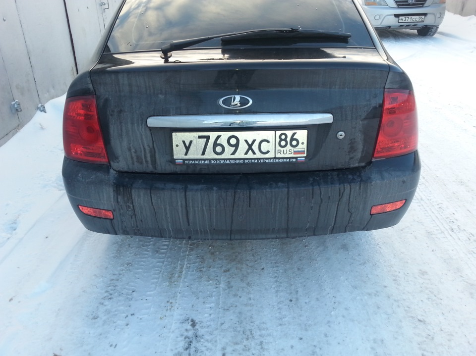 Нанесение красной пленки на задние фары — Lada Приора хэтчбек, 1,6 л ...