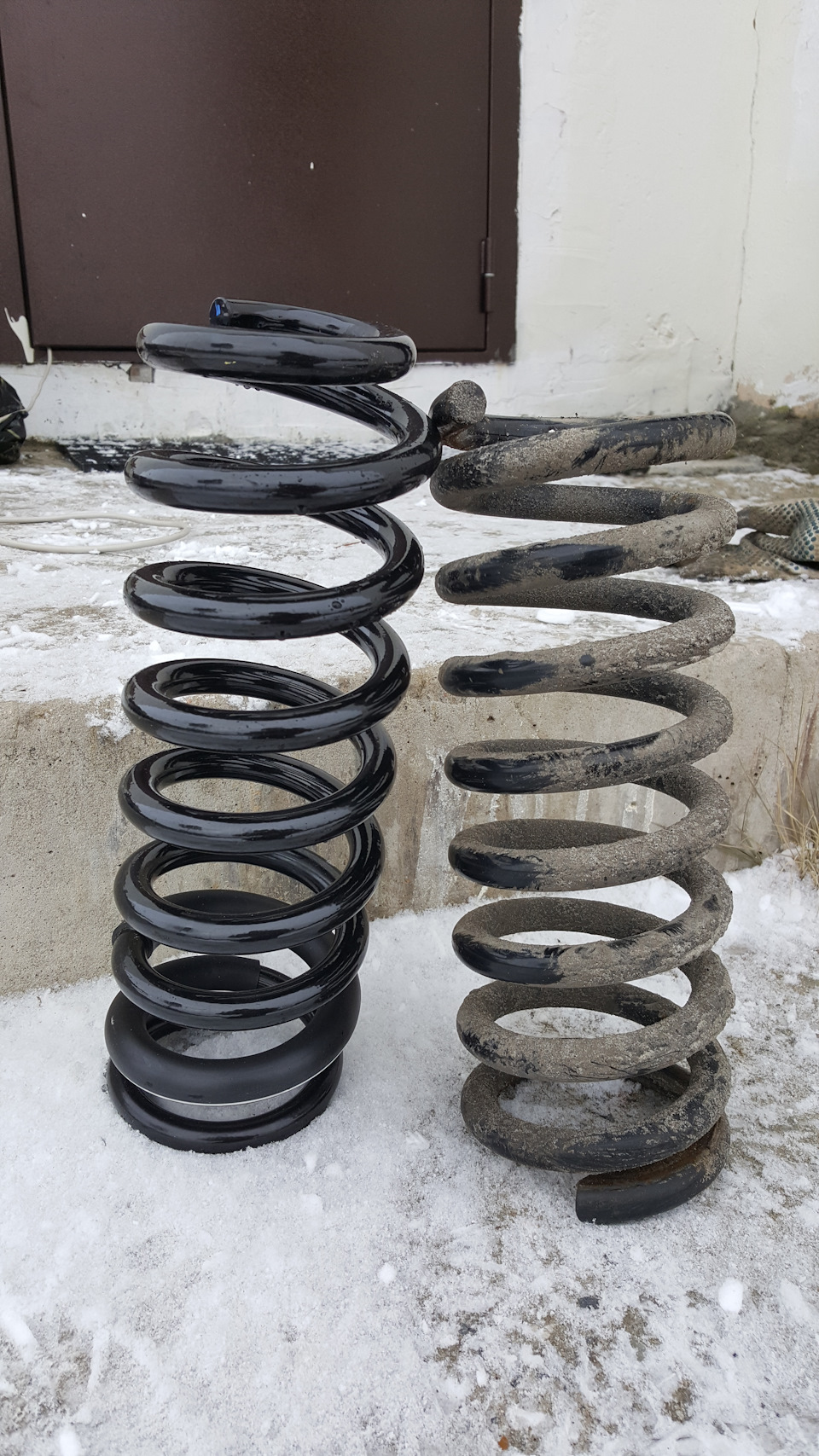 Амортизаторы bilstein на ниву шевроле. 8022aa5s 960. Амортизаторы bilstein на ниву шевроле фото. Амортизаторы bilstein на ниву шевроле-8022aa5s 960. картинка Амортизаторы bilstein на ниву шевроле. картинка 8022aa5s 960. Решил заморочиться в эти выходные и поставить пружины с Мерседеса МЛ500 на свою Шевроле Ниву) По времени вышло не так уж долго, делал все вместе с другом, справились, потратив где-то по 1.5 часа на каждую сторону. Самое суровое было лежать и стоять на коленях на бетонной плите зимой…( Сняли колесо с левой стороны