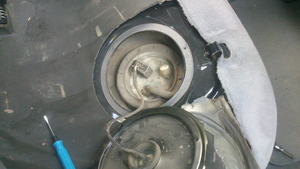 Решил почистить для профилактики сеточку на бензонасосе! — BMW 5 series ...