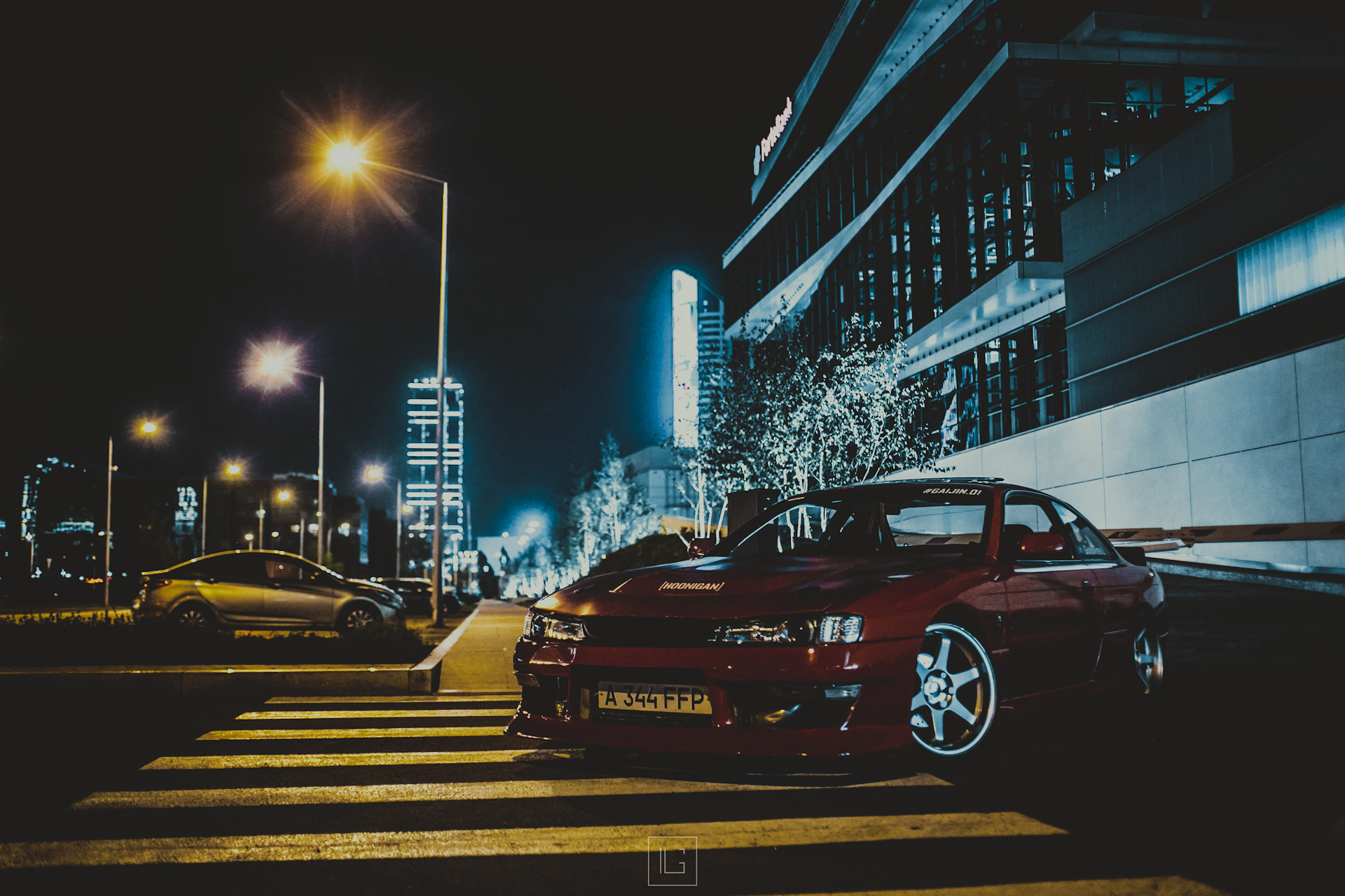 Racing is life. Nissan Silvia 13 ночью фото на ТОГУ.