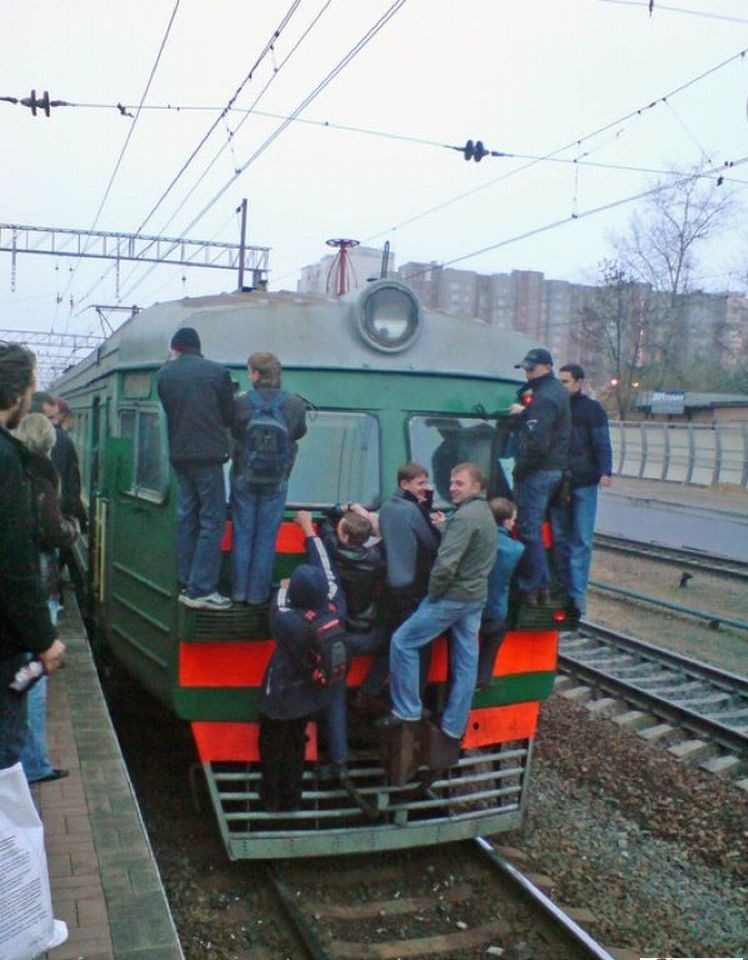 Тошнит в поезде. Электрички. Поезд электричка. Электричка фото. Российские электрички.