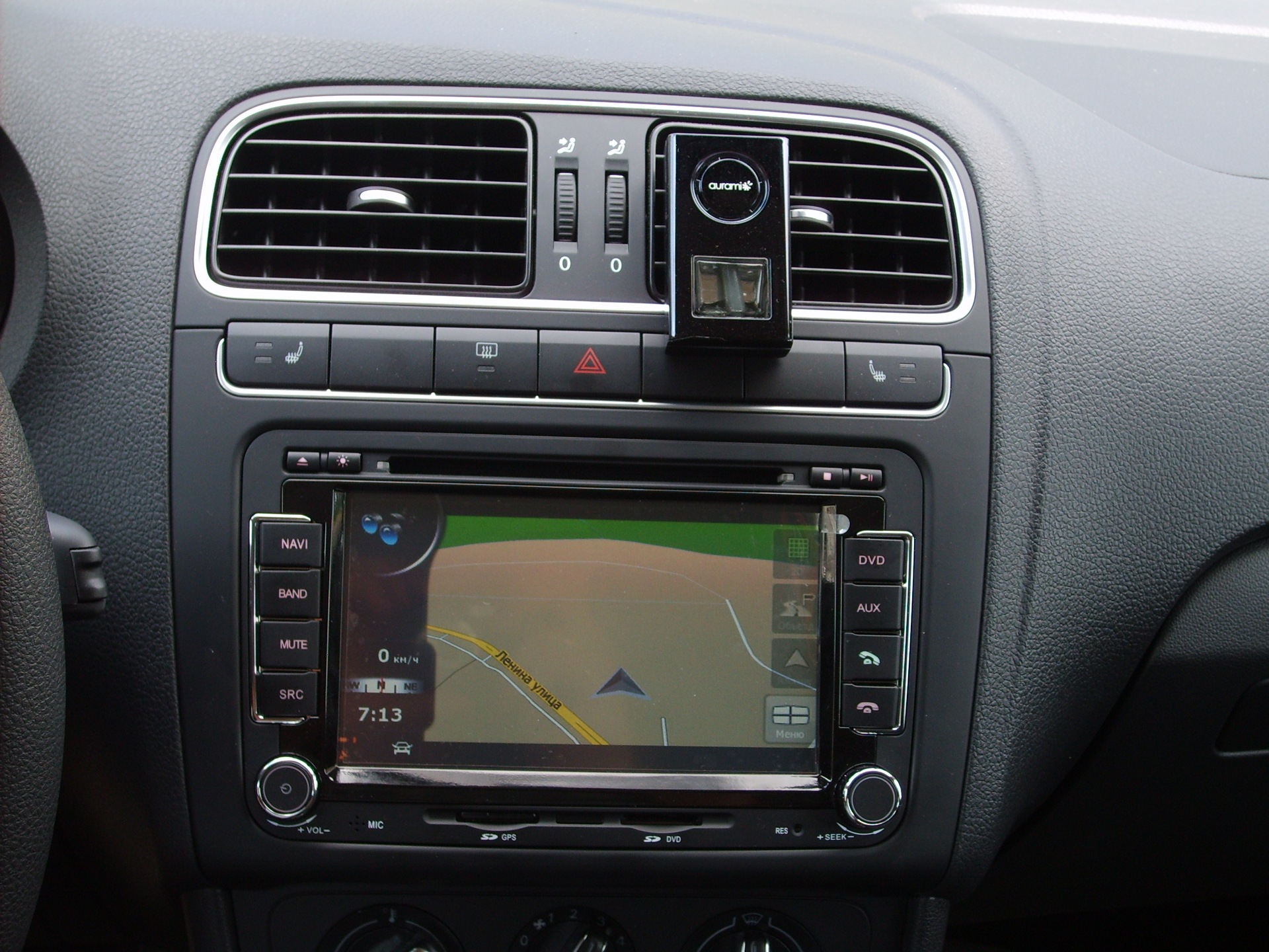 Магнитола TID-7501+USB в бардачке. — Volkswagen Polo Sedan, 1,6 л, 2010 ...