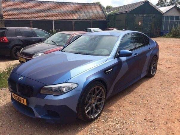 Aston martin vanquish. Машина серо синего цвета. Bentley тиффани. Машина небесно голубого цвета. Бмв х5 металлик перламутр.