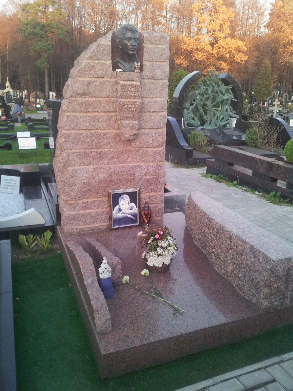 Аллея звезд на Троекуровском кладбище