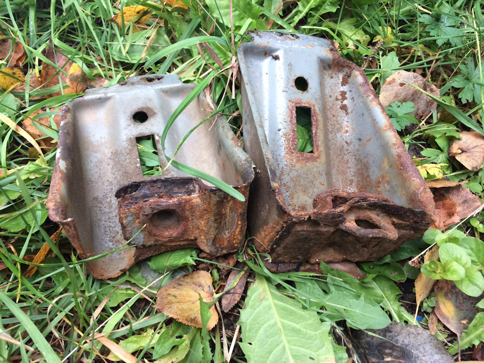 Поддомкратник е39. Усилитель поддомкратника БМВ е39. Поддомкратник BMW e39. Поддомкратник е34. Поддомкратник БМВ е34.