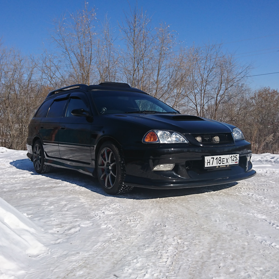 Тойота калдина ст 210. Toyota Caldina gt-t черная. Тойота Калдина 210 черно серый. Калдина 2л. Тойота Калдина тонировка синяя.