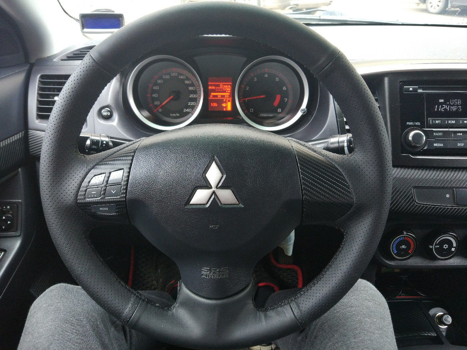 Руль мицубиси лансер. Руль Lancer 10. Руль Mitsubishi Lancer 10. Руль Мицубиси Лансер 10 2008. Руль Лансер 10 седан 2011.