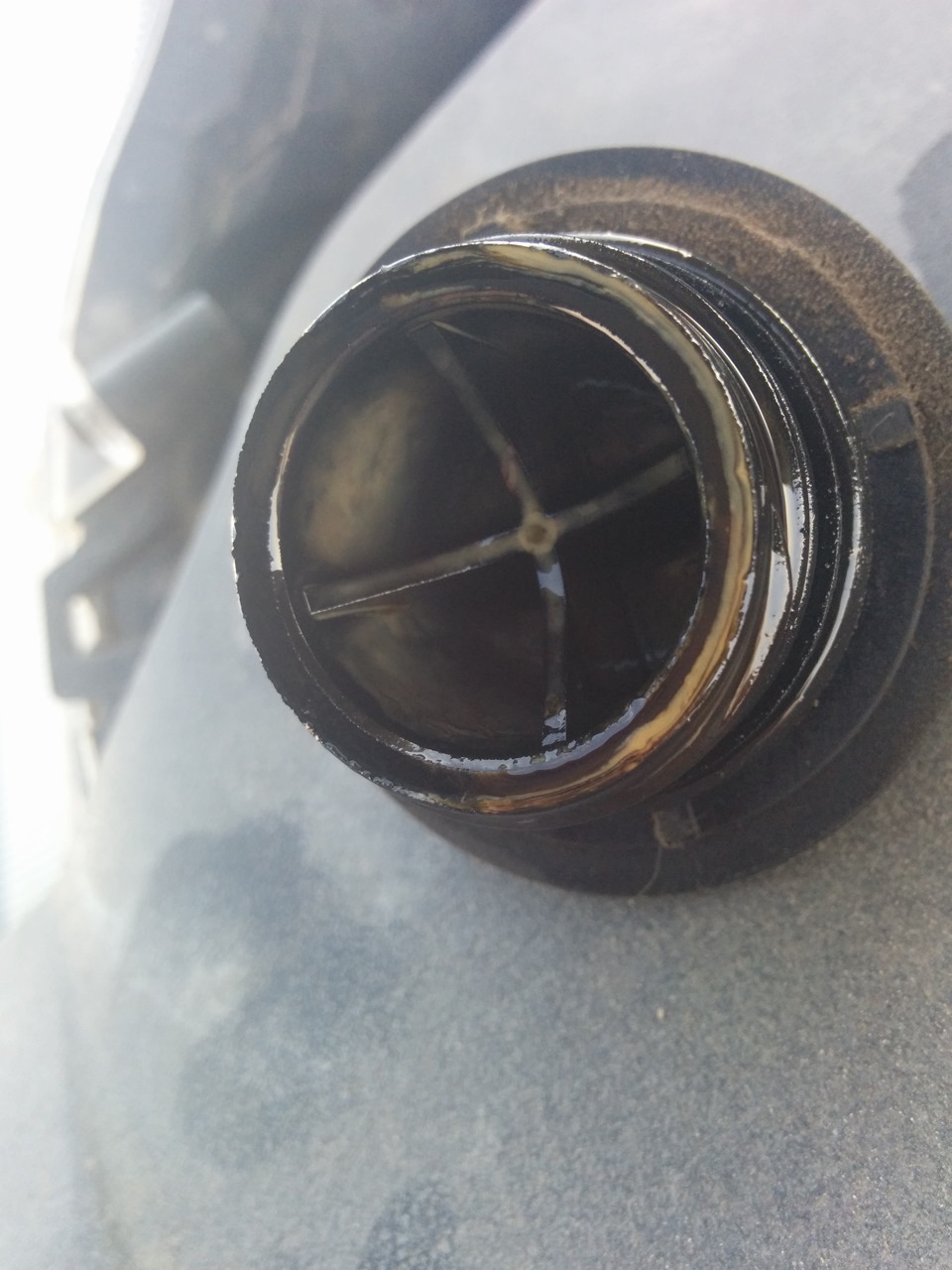 Сметана под крышкой горловины маслозалива — Сообщество «Mitsubishi ...