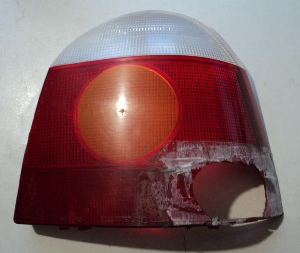 Задний фонарь лечили скотчем — Renault Twingo I