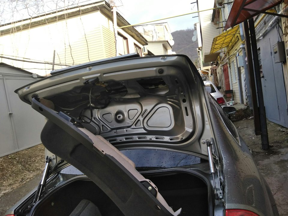 Замена замка багажника — Volkswagen Passat B5, 1,8 л, 2002 года ...