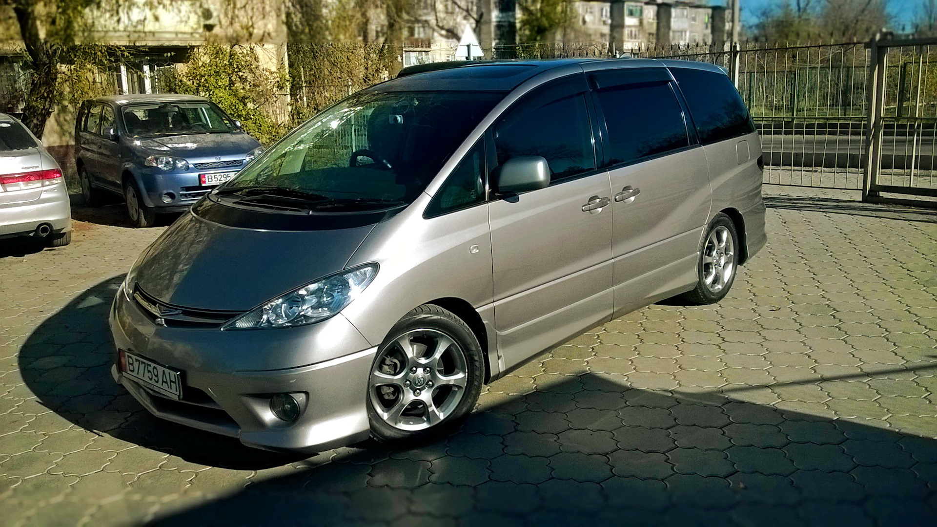 Тойота приморский край. Диски Toyota Estima r18.